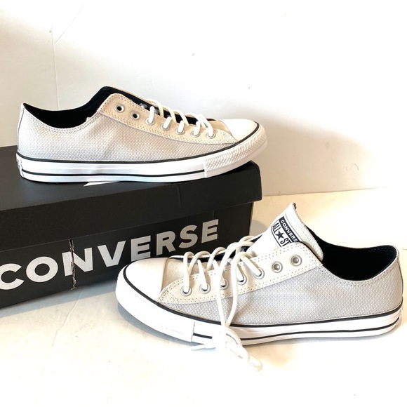 CONVERSE Chuck Taylor All Stars Sneakers NIB - Picture 4 of 10